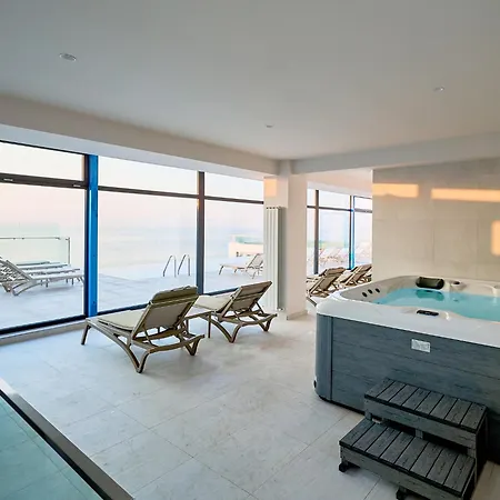 Evana Frontsea In Infinity Pool & Năvodari