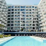 Evana Frontsea In Infinity Pool &