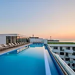 Evana Frontsea In Infinity Pool & Apartment