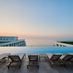 Evana Frontsea In Infinity Pool & *