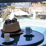 Evana Frontsea In Infinity Pool & *