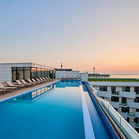 Evana Frontsea In Infinity Pool & 아파트