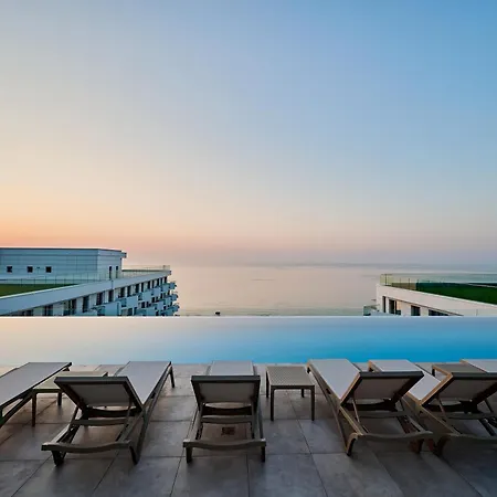 Evana Frontsea In Infinity Pool & *