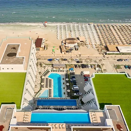 Evana Frontsea In Infinity Pool & *