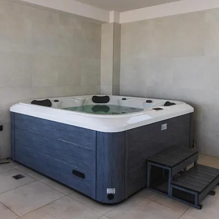 דירה Evana Frontsea - Jacuzzi & Sauna Infinity *