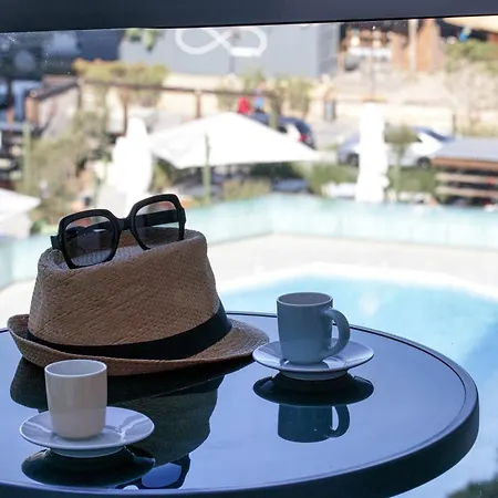 Evana Frontsea In Infinity Pool & *